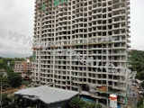 13 Juli 2011 The Cliff, Pattaya - 15 floors built already. Construction site review.